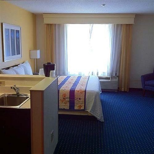 צ'סאפיק Studios And Suites 4 Less - Gum Road מראה חיצוני תמונה