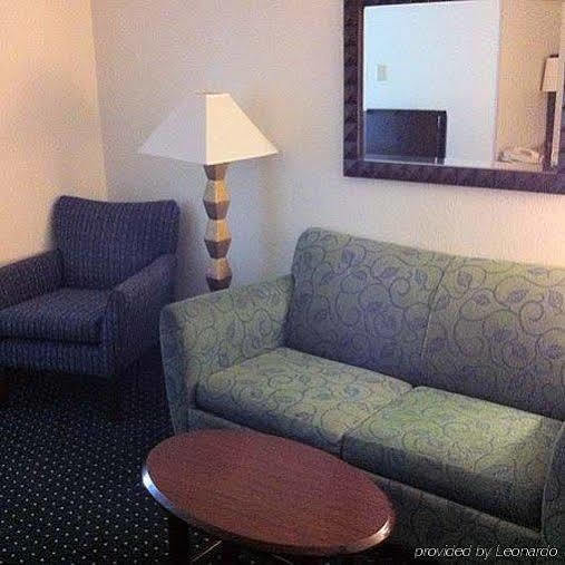 צ'סאפיק Studios And Suites 4 Less - Gum Road מראה חיצוני תמונה