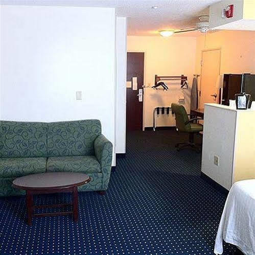 צ'סאפיק Studios And Suites 4 Less - Gum Road מראה חיצוני תמונה